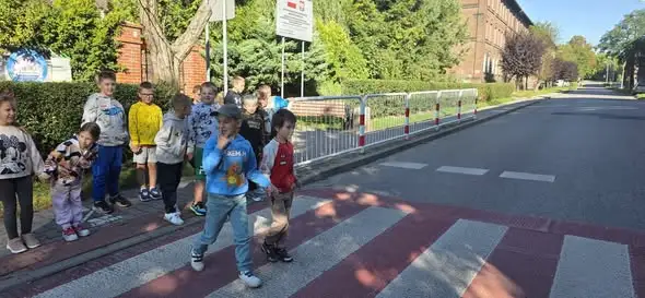 Bezpieczny drugoklasista: praktyczna lekcja bezpieczeństwa na drodze