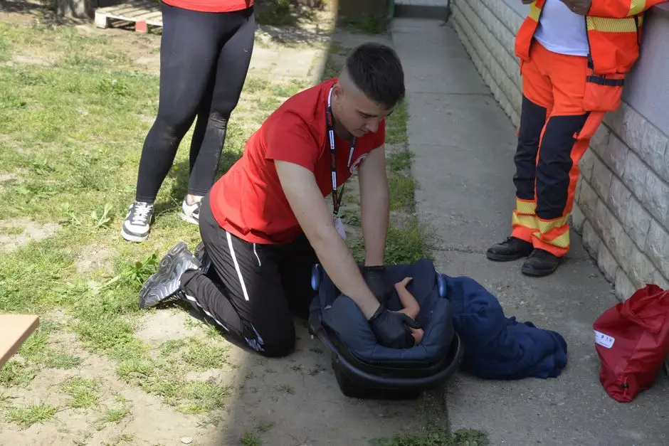 Nowi ratownicy w Gminie Bobrowniki – 30 osób ukończyło kurs kwalifikowanej pierwszej pomocy