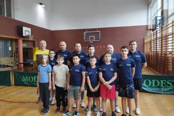 Świetny start sezonu tenisistów stołowych UKS Ikar Mierzęcice