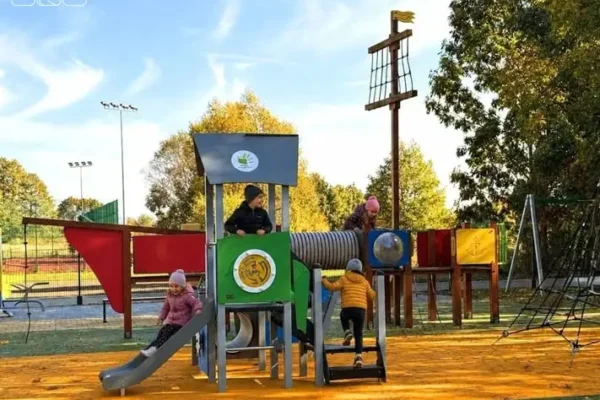 Nowy plac zabaw w Kuźnicy Warężyńskiej już służy mieszkańcom