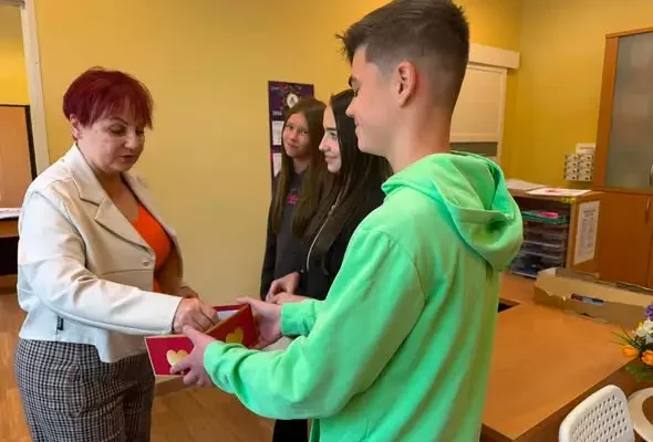 Światowy Dzień Zdrowia Psychicznego w szkole. Uczniowie dostali karteczki z dobrym słowem