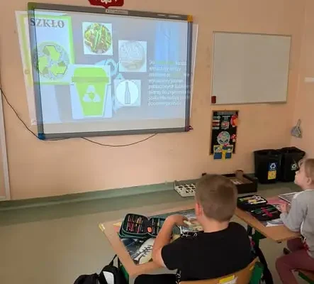Edukacja ekologiczna w praktyce – klasy 2a i 3a uczą się segregacji odpadów