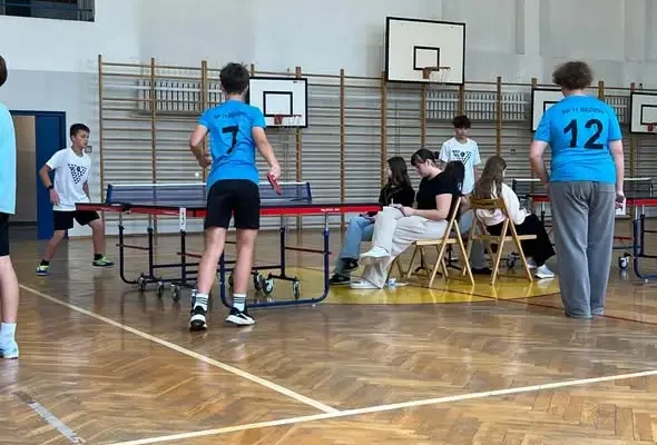 Miejska rywalizacja w tenisie stołowym: nasi uczniowie z IV miejscem na podium