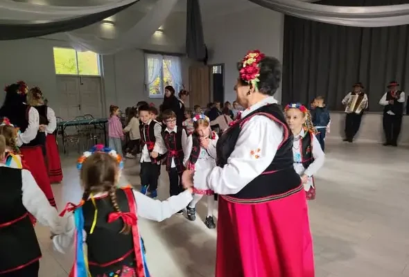 Przedszkolaki z Koszalina odkrywały folklor w będzińskim Domu Kultury