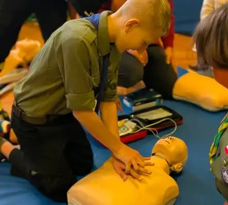 Wojkowice: Trening Rodzinny w SP1 uczył, jak reagować na alarm i udzielać pierwszej pomocy