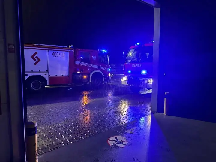 Alarm pożarowy w zakładzie Electrolux w Siewierzu – interwencja strażaków