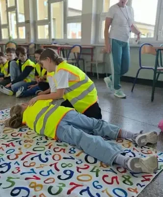 Wojkowice: uczniowie SP3 uczyli się pierwszej pomocy na warsztatach