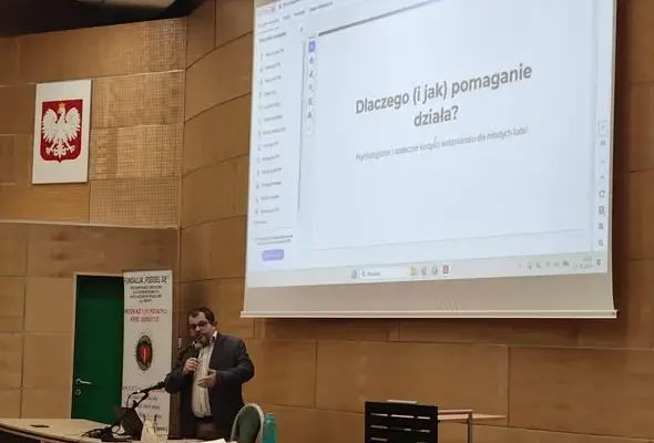 Uczniowie ze Szkoły Podstawowej nr 1 w Wojkowicach na konferencji o wolontariacie
