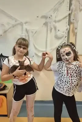 Halloween w klasie 2b: magia, dreszczyk emocji i wspólna zabawa